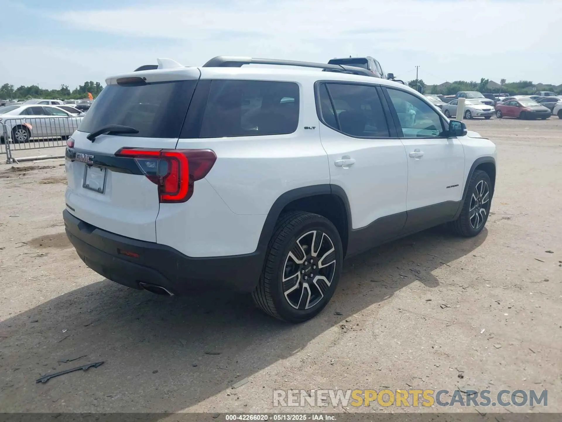 4 Фотография поврежденного автомобиля 1GKKNMLS4MZ211240 GMC ACADIA 2021