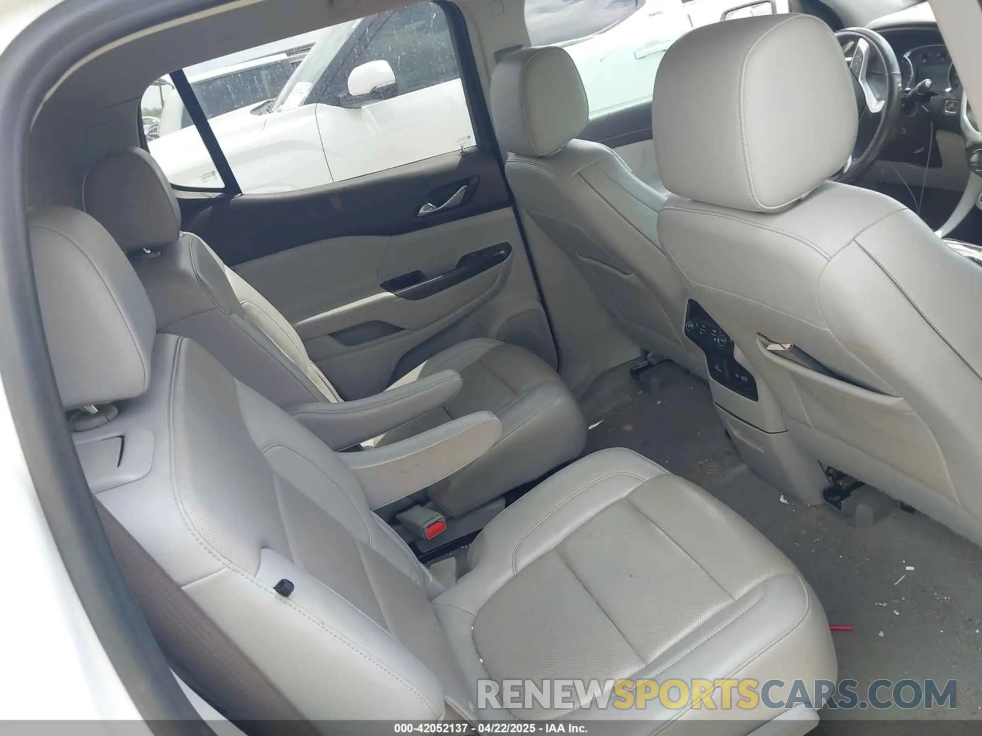 8 Photograph of a damaged car 1GKKNMLS8MZ114591 GMC ACADIA 2021