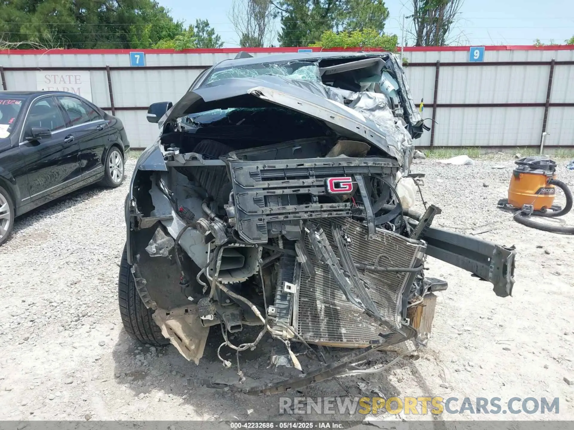 11 Photograph of a damaged car 1GKKNMLS8MZ174774 GMC ACADIA 2021