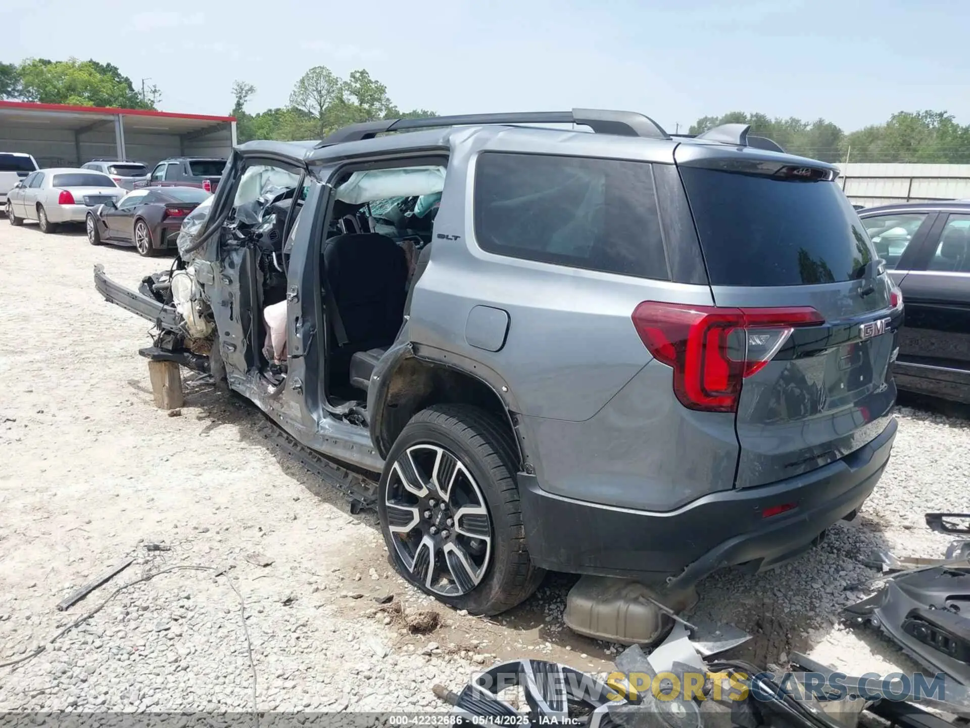 3 Photograph of a damaged car 1GKKNMLS8MZ174774 GMC ACADIA 2021