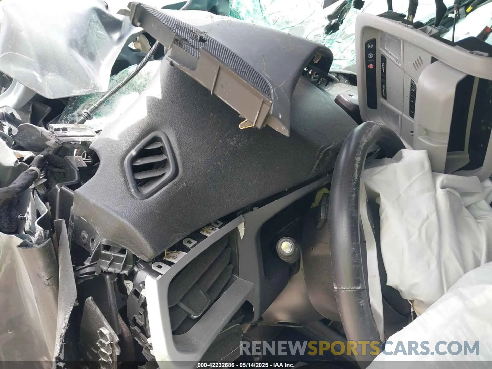 7 Photograph of a damaged car 1GKKNMLS8MZ174774 GMC ACADIA 2021