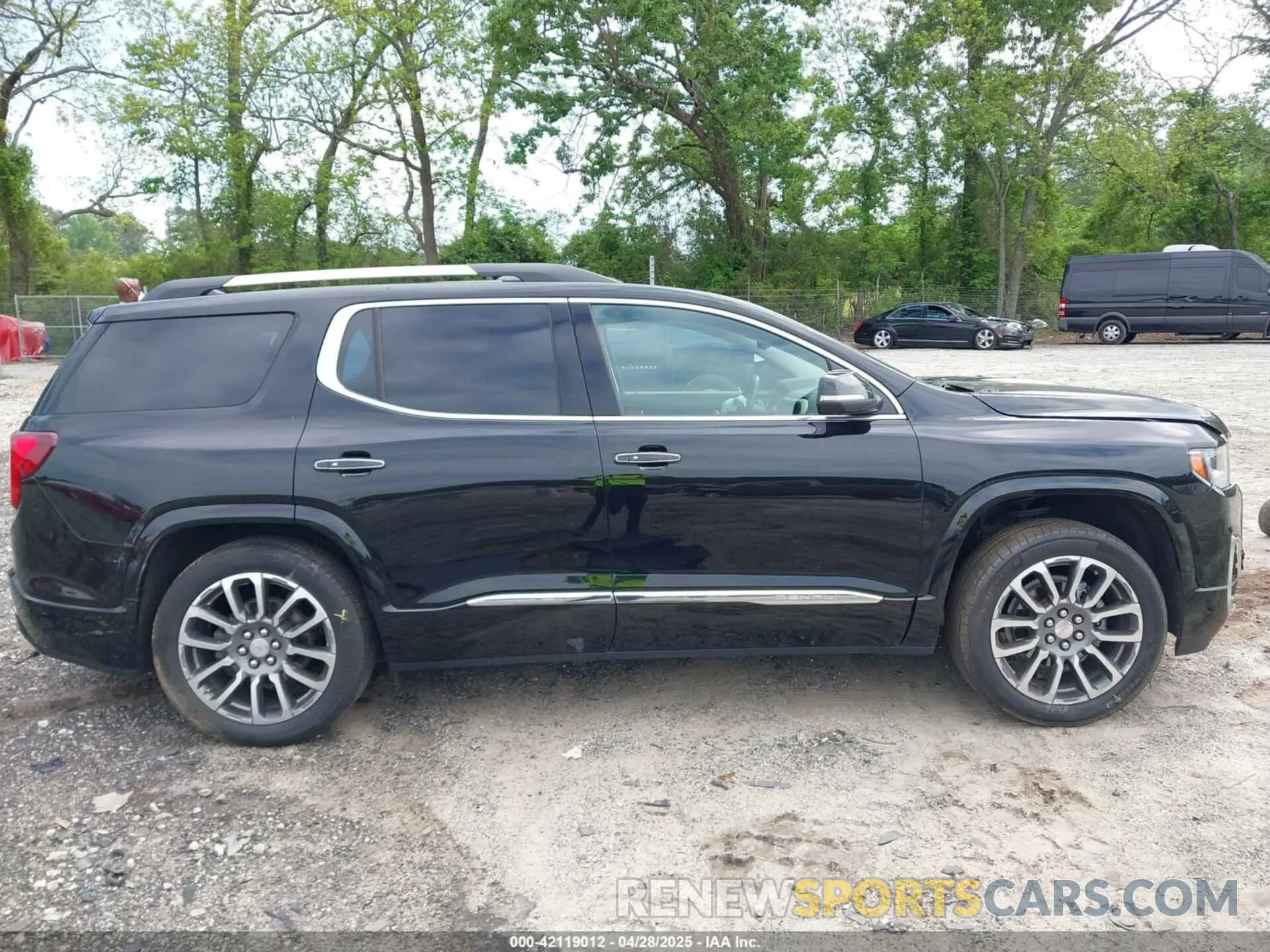 13 Photograph of a damaged car 1GKKNPLS2MZ224943 GMC ACADIA 2021