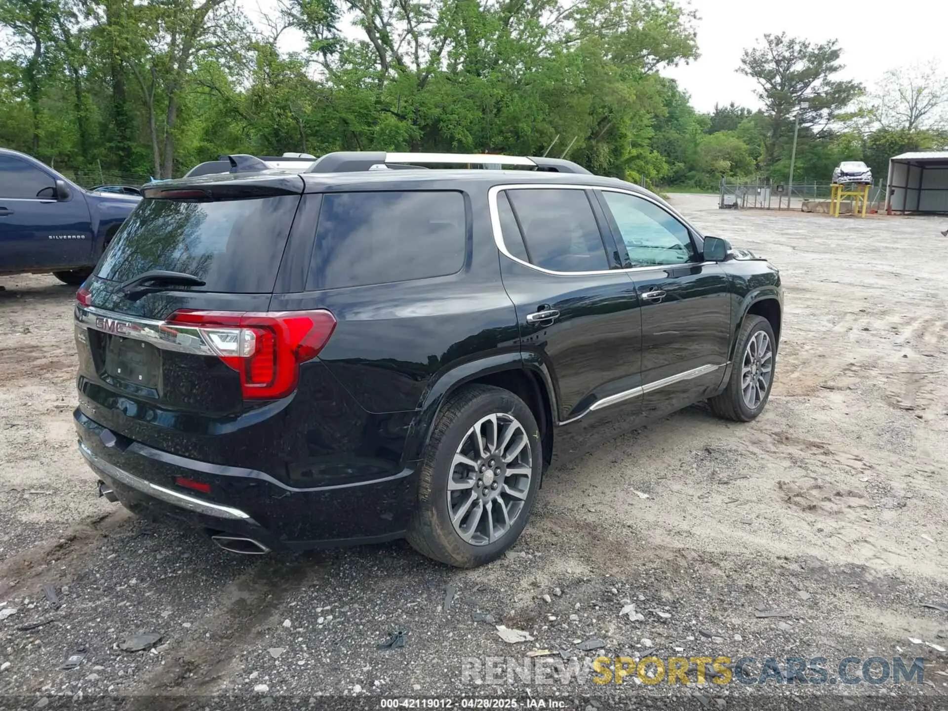 4 Photograph of a damaged car 1GKKNPLS2MZ224943 GMC ACADIA 2021