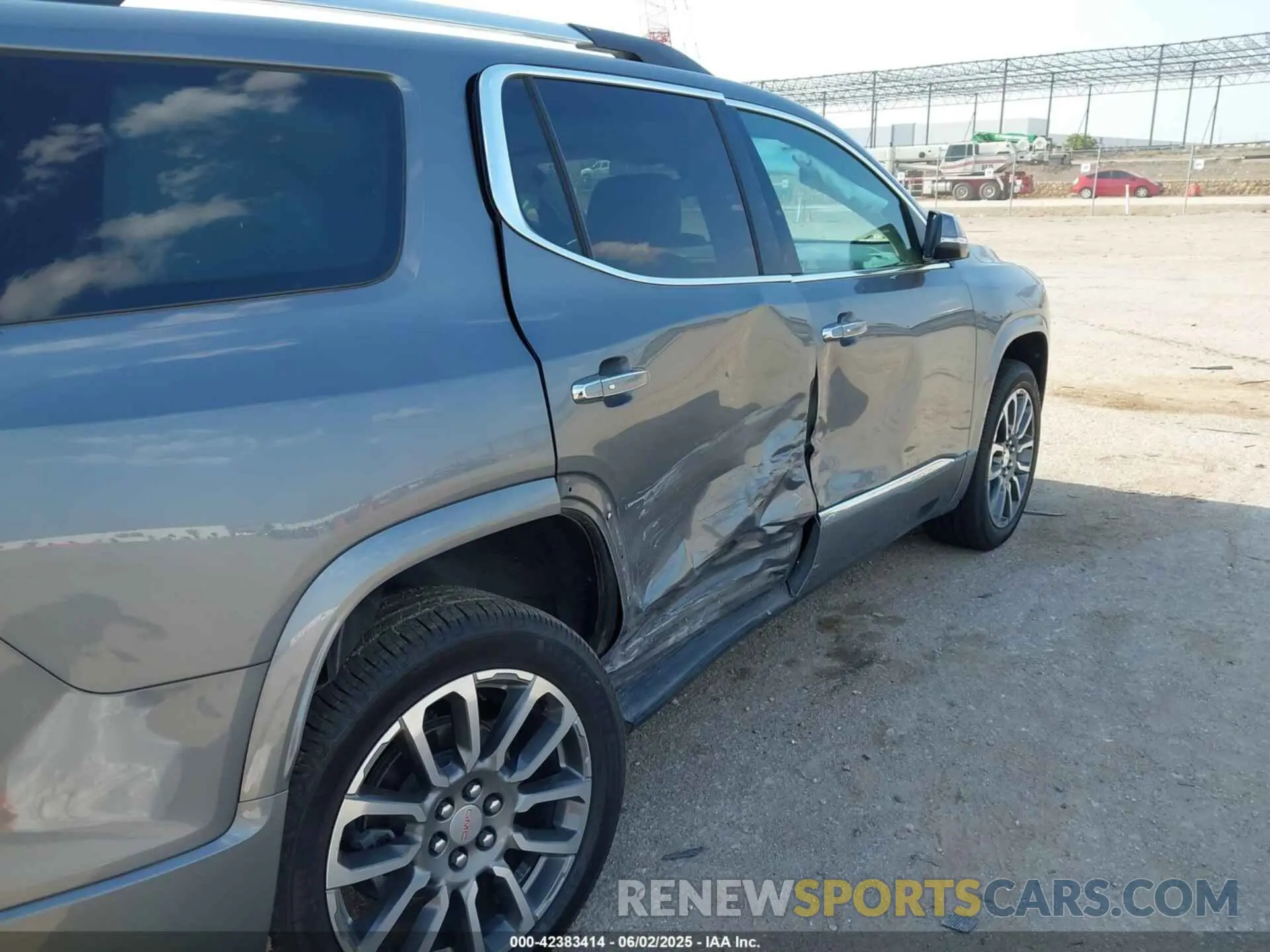 6 Photograph of a damaged car 1GKKNPLS8MZ201358 GMC ACADIA 2021