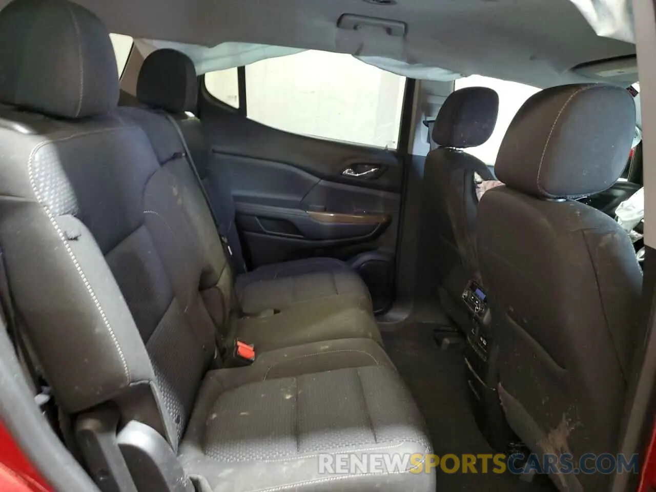 11 Photograph of a damaged car 1GKKNRL41MZ185100 GMC ACADIA 2021
