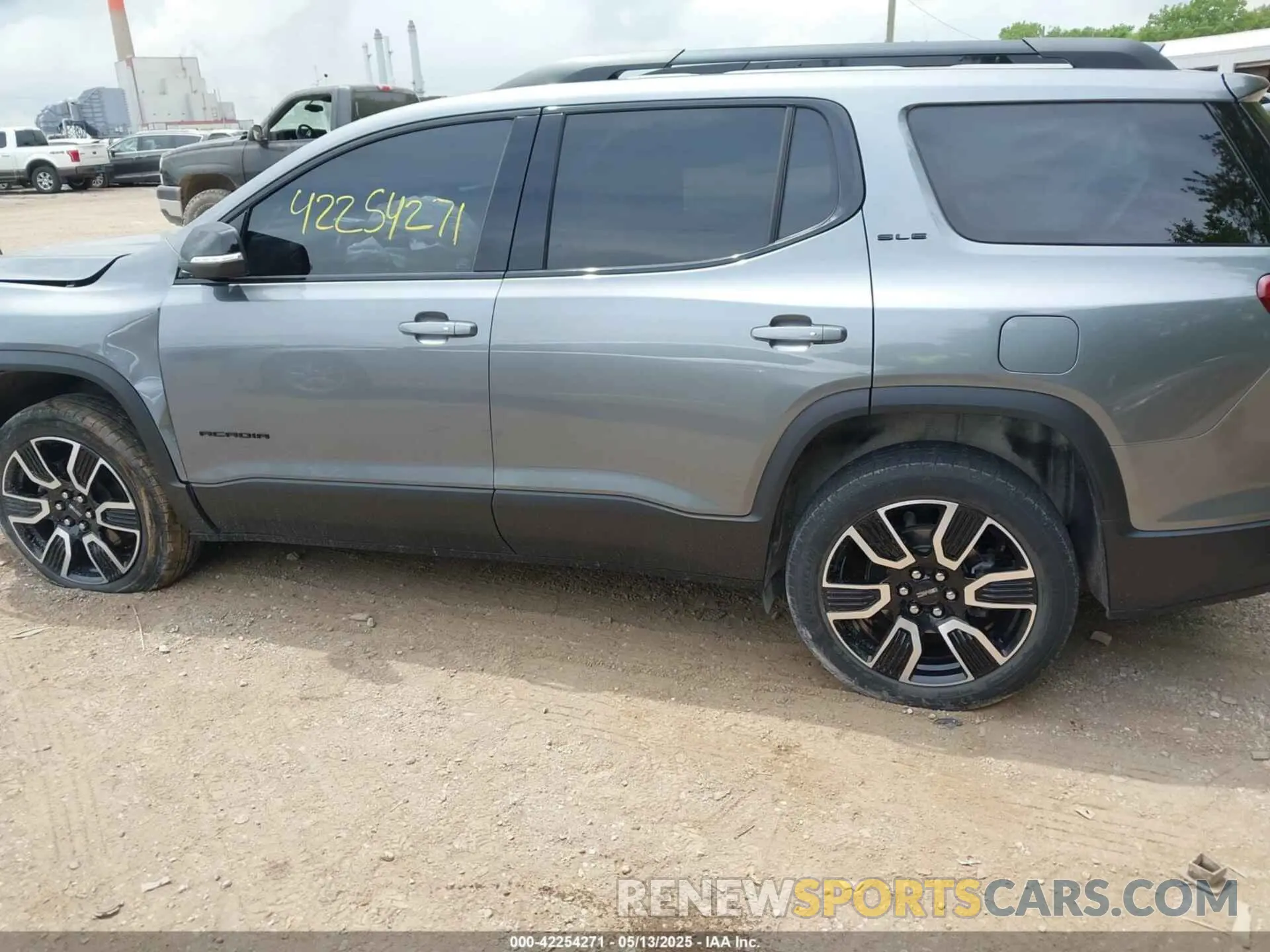 13 Photograph of a damaged car 1GKKNRLS1MZ173110 GMC ACADIA 2021