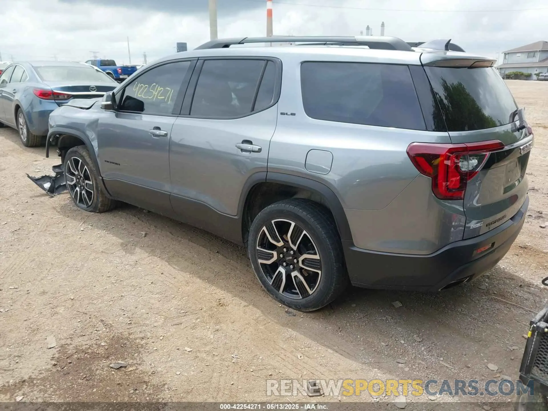 3 Photograph of a damaged car 1GKKNRLS1MZ173110 GMC ACADIA 2021