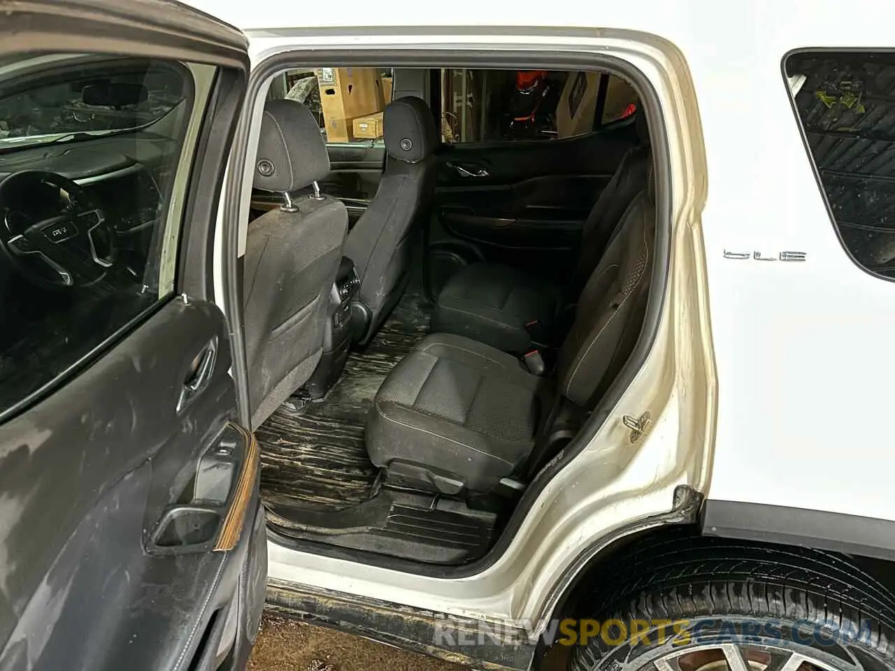 6 Photograph of a damaged car 1GKKNRLSXMZ210235 GMC ACADIA 2021