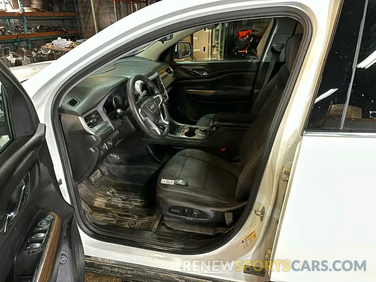 7 Photograph of a damaged car 1GKKNRLSXMZ210235 GMC ACADIA 2021