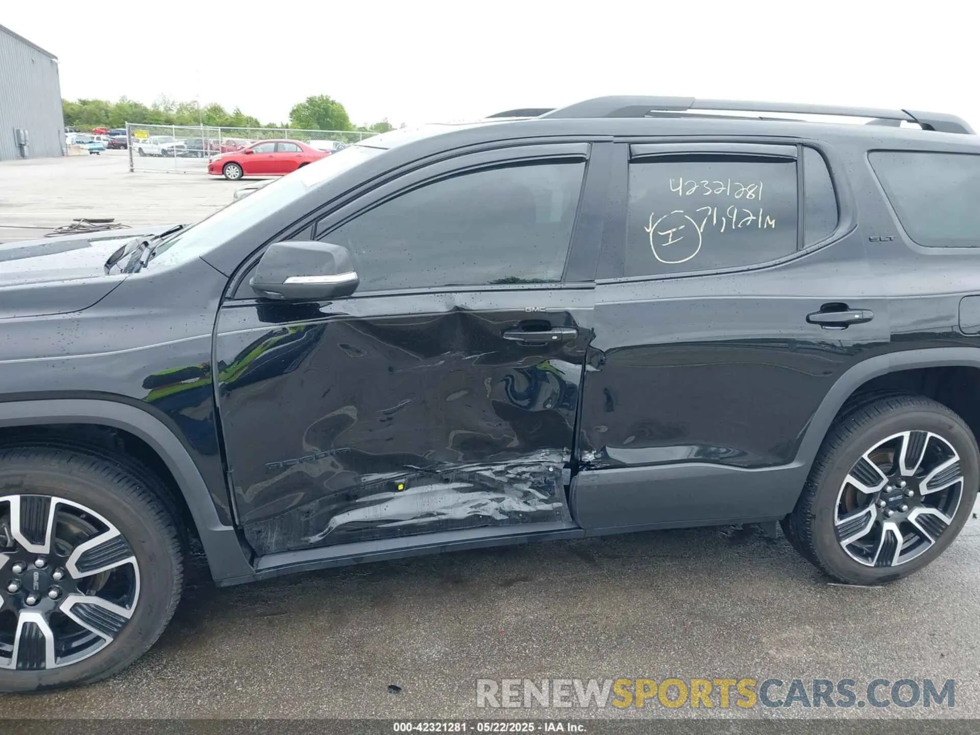 6 Photograph of a damaged car 1GKKNUL47MZ111425 GMC ACADIA 2021