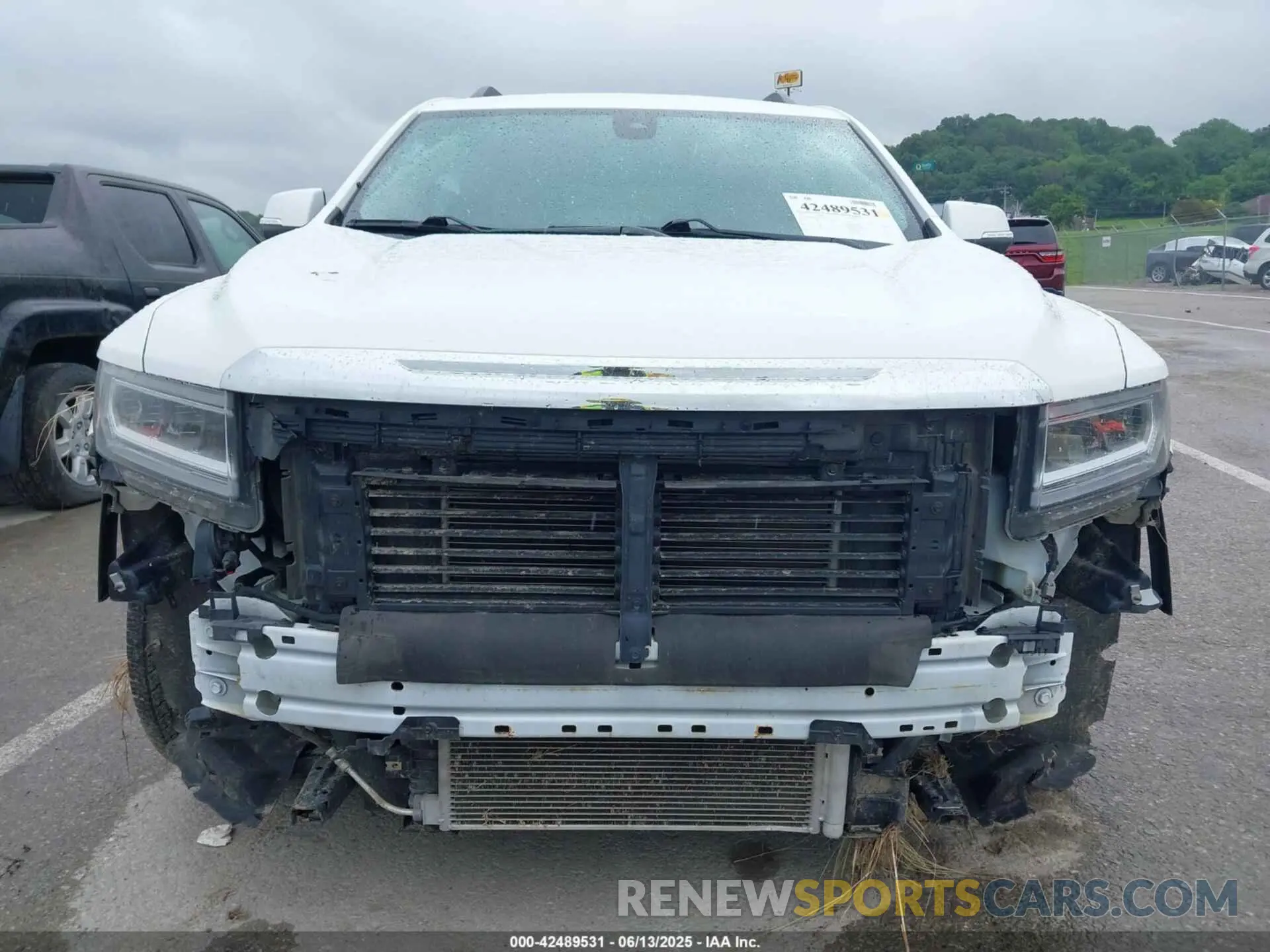 13 Photograph of a damaged car 1GKKNULS0MZ209534 GMC ACADIA 2021