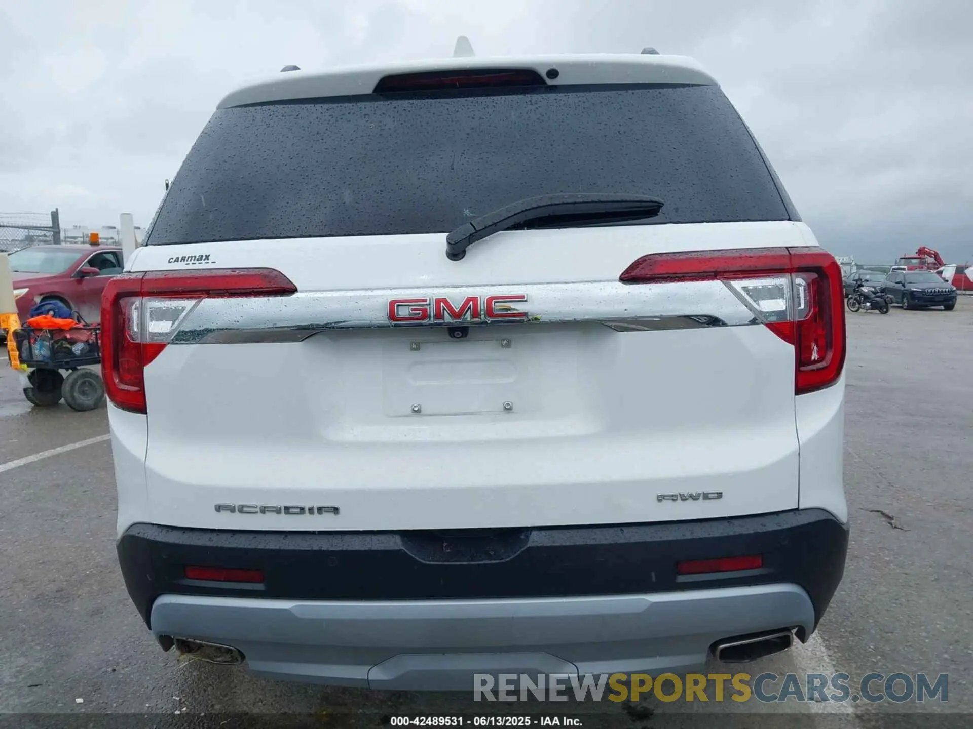 17 Photograph of a damaged car 1GKKNULS0MZ209534 GMC ACADIA 2021