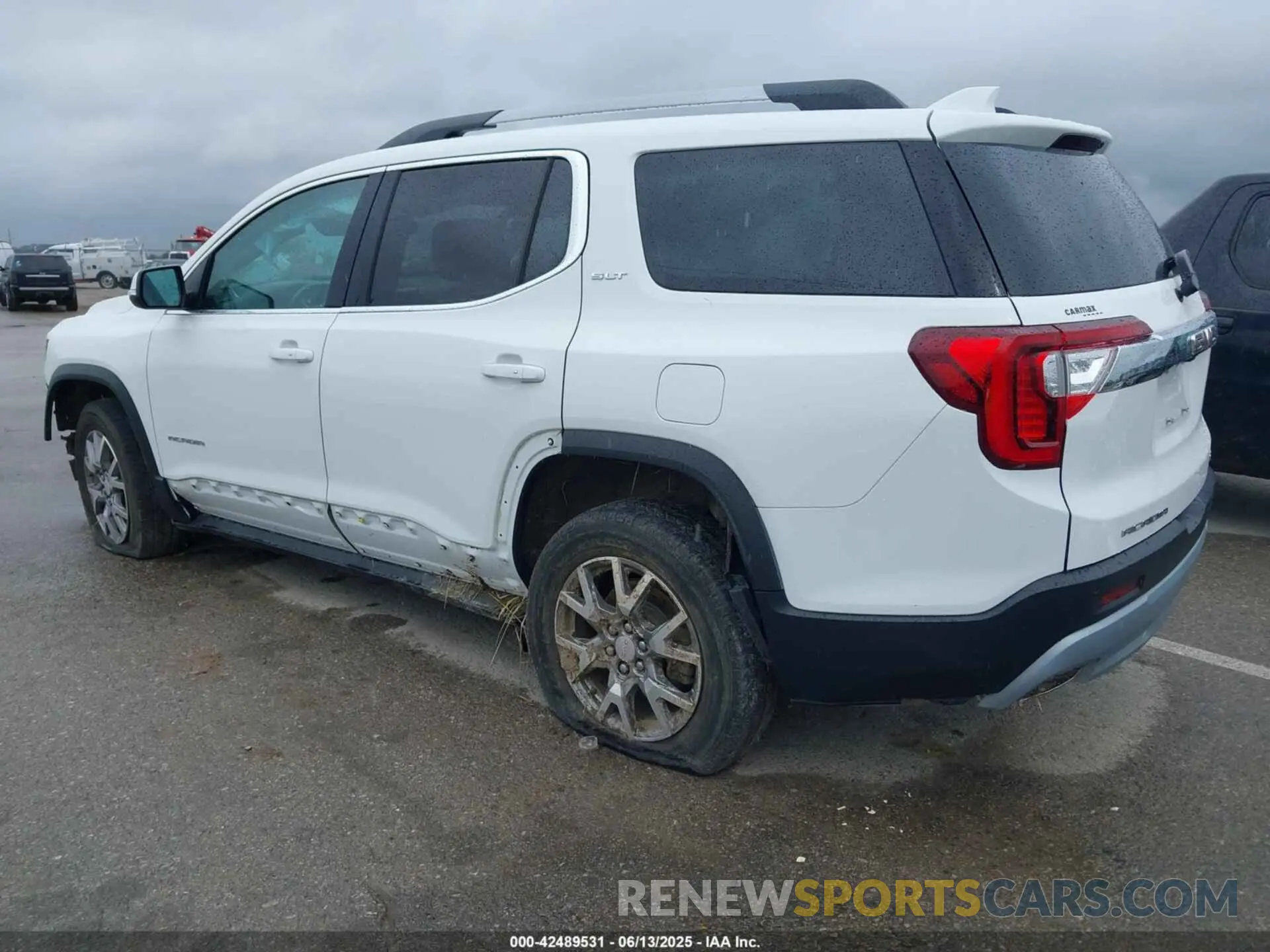 3 Photograph of a damaged car 1GKKNULS0MZ209534 GMC ACADIA 2021