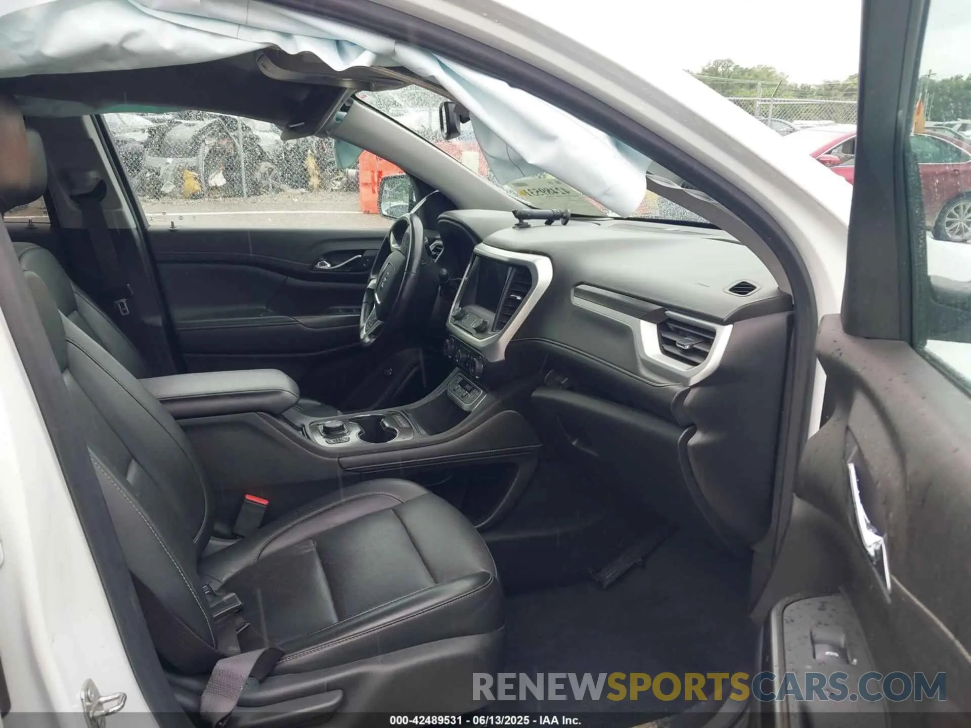 5 Photograph of a damaged car 1GKKNULS0MZ209534 GMC ACADIA 2021