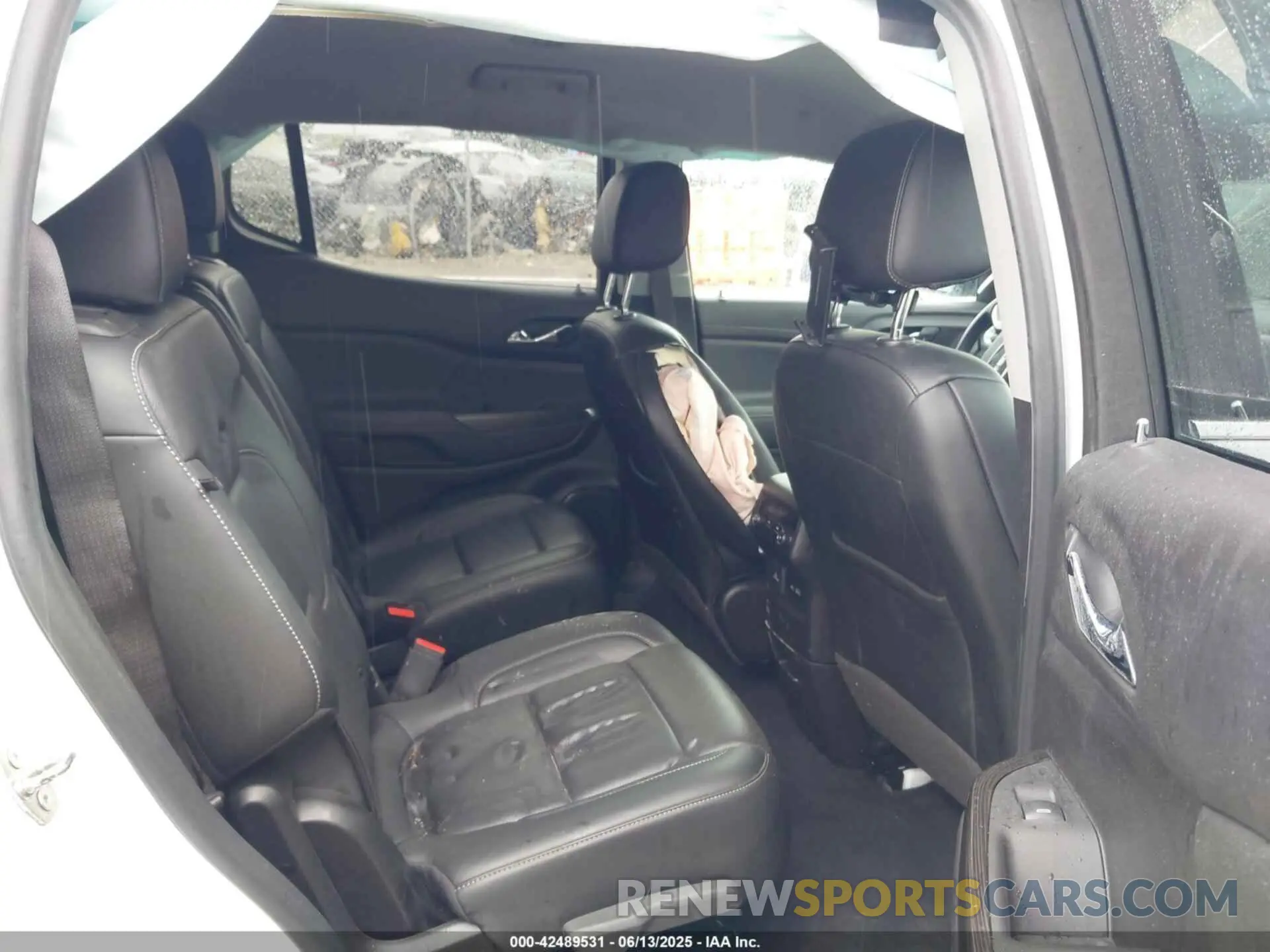 8 Photograph of a damaged car 1GKKNULS0MZ209534 GMC ACADIA 2021