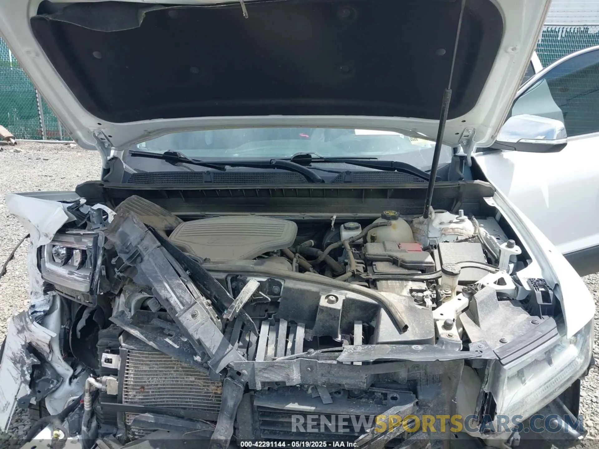 10 Photograph of a damaged car 1GKKNULS3MZ162595 GMC ACADIA 2021