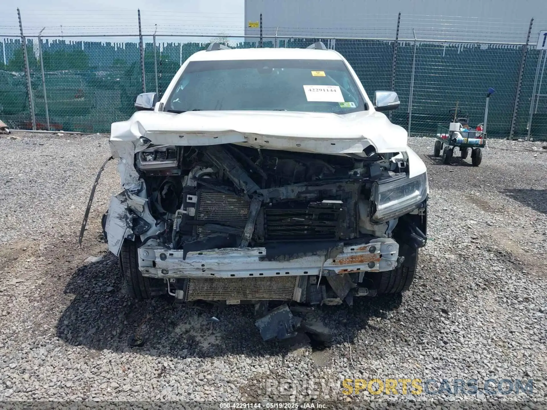 13 Photograph of a damaged car 1GKKNULS3MZ162595 GMC ACADIA 2021