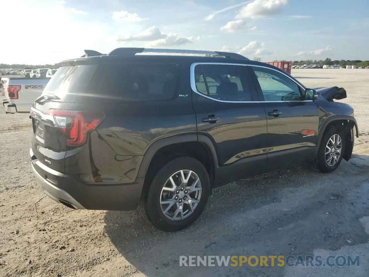 3 Photograph of a damaged car 1GKKNULS4MZ162878 GMC ACADIA 2021