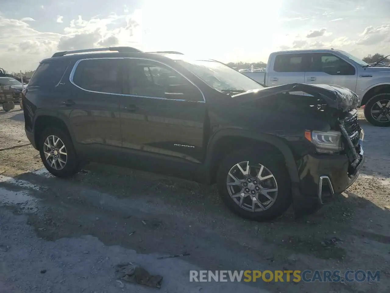 4 Photograph of a damaged car 1GKKNULS4MZ162878 GMC ACADIA 2021