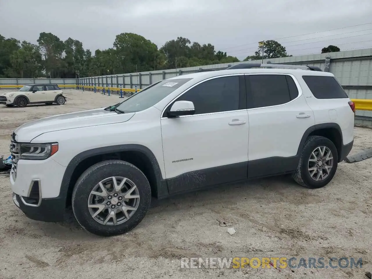 1 Photograph of a damaged car 1GKKNULS4MZ208726 GMC ACADIA 2021