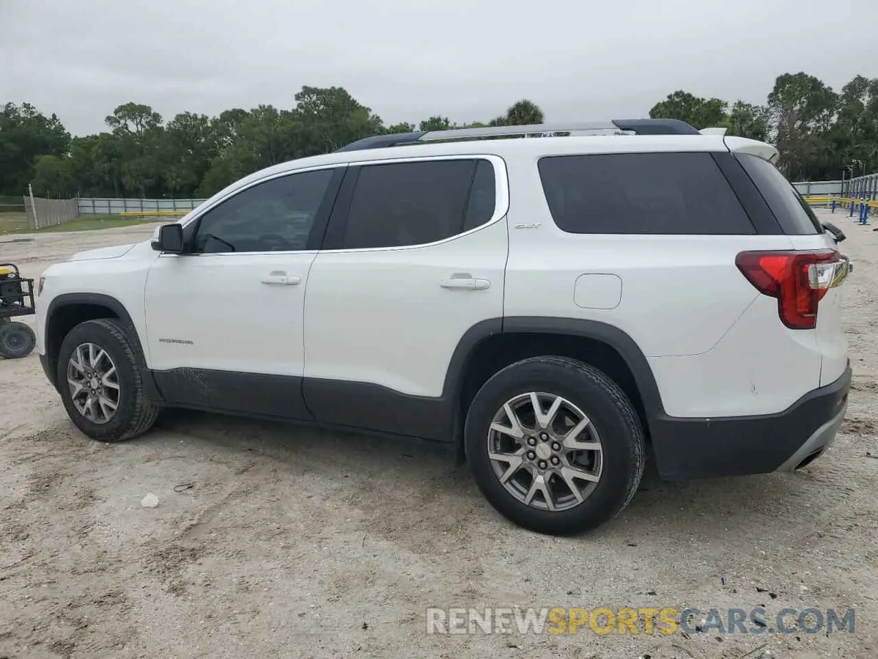 2 Photograph of a damaged car 1GKKNULS4MZ208726 GMC ACADIA 2021