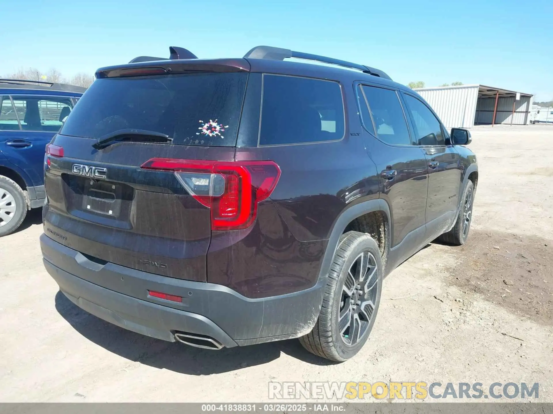 4 Photograph of a damaged car 1GKKNULS6MZ109017 GMC ACADIA 2021