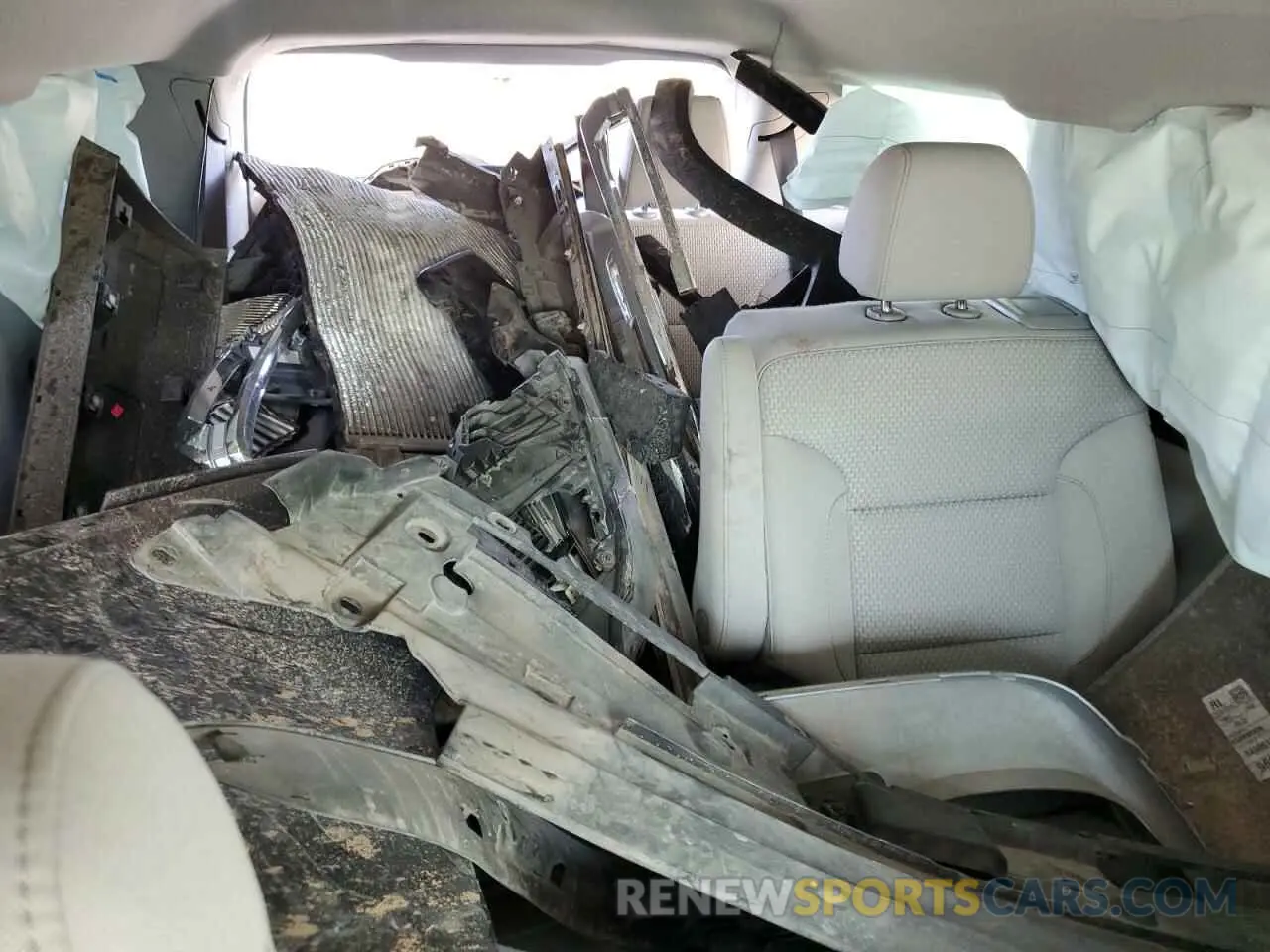 10 Photograph of a damaged car 1GKKNKL40NZ143218 GMC ACADIA 2022