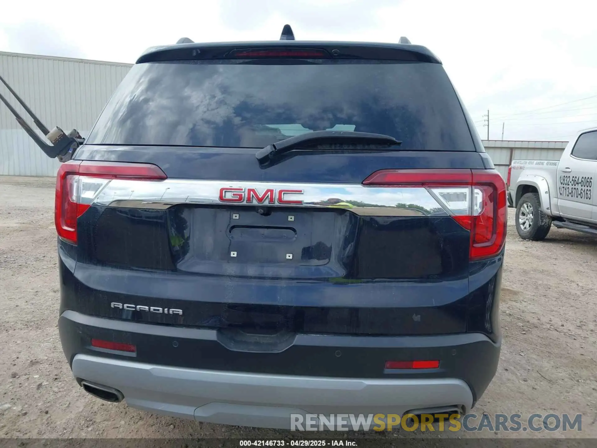 17 Photograph of a damaged car 1GKKNKL40NZ160990 GMC ACADIA 2022