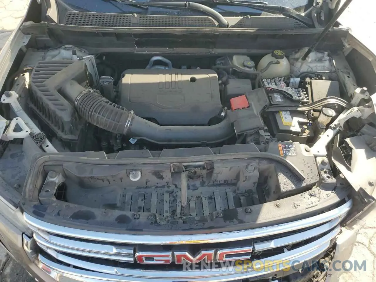 12 Photograph of a damaged car 1GKKNKL46NZ114760 GMC ACADIA 2022