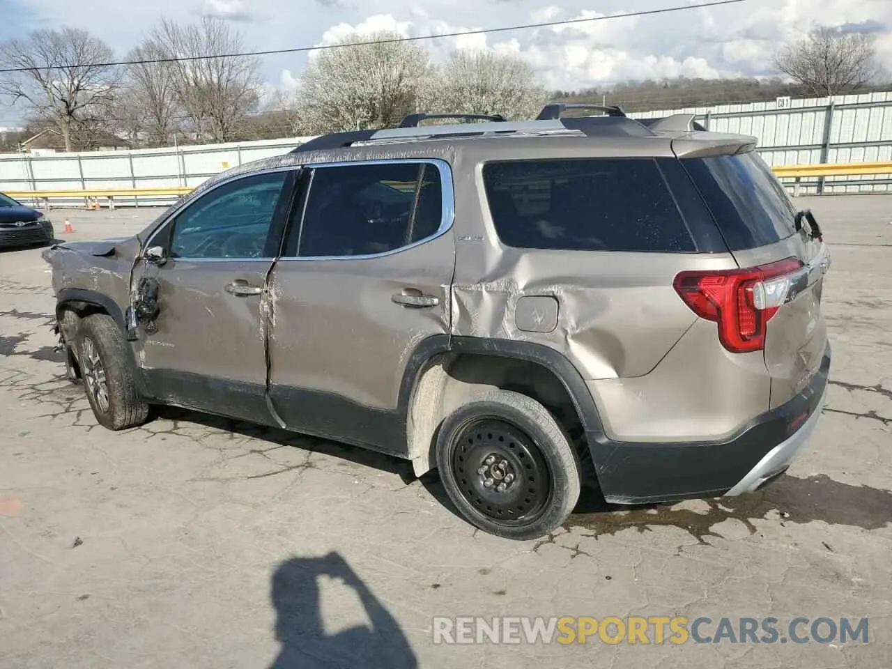 2 Photograph of a damaged car 1GKKNKL46NZ114760 GMC ACADIA 2022