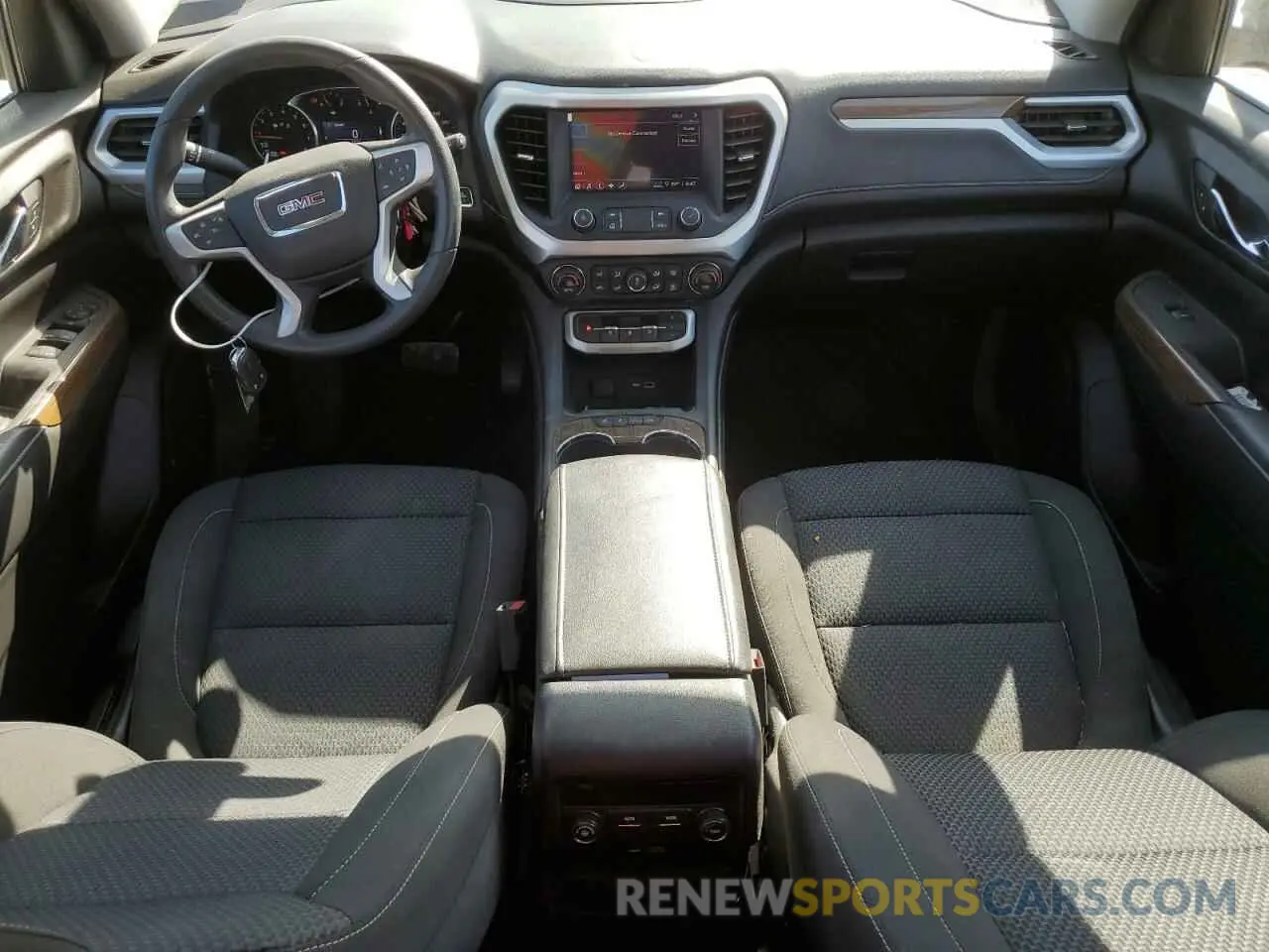 8 Photograph of a damaged car 1GKKNKL46NZ131395 GMC ACADIA 2022