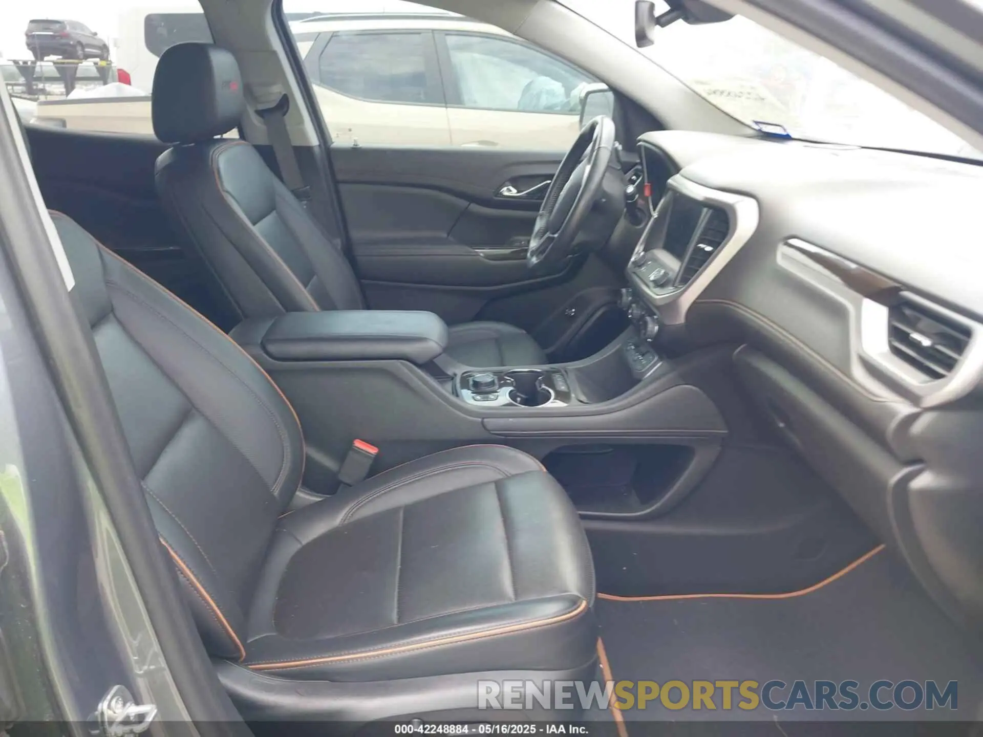5 Photograph of a damaged car 1GKKNLLS1NZ128442 GMC ACADIA 2022