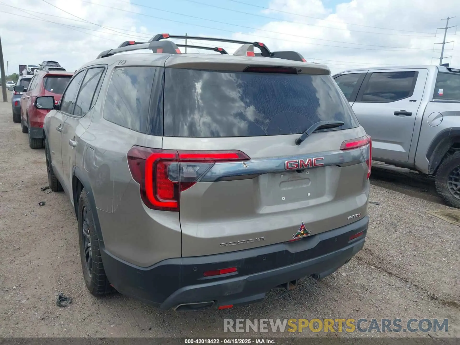 3 Фотография поврежденного автомобиля 1GKKNLLS1NZ178645 GMC ACADIA 2022