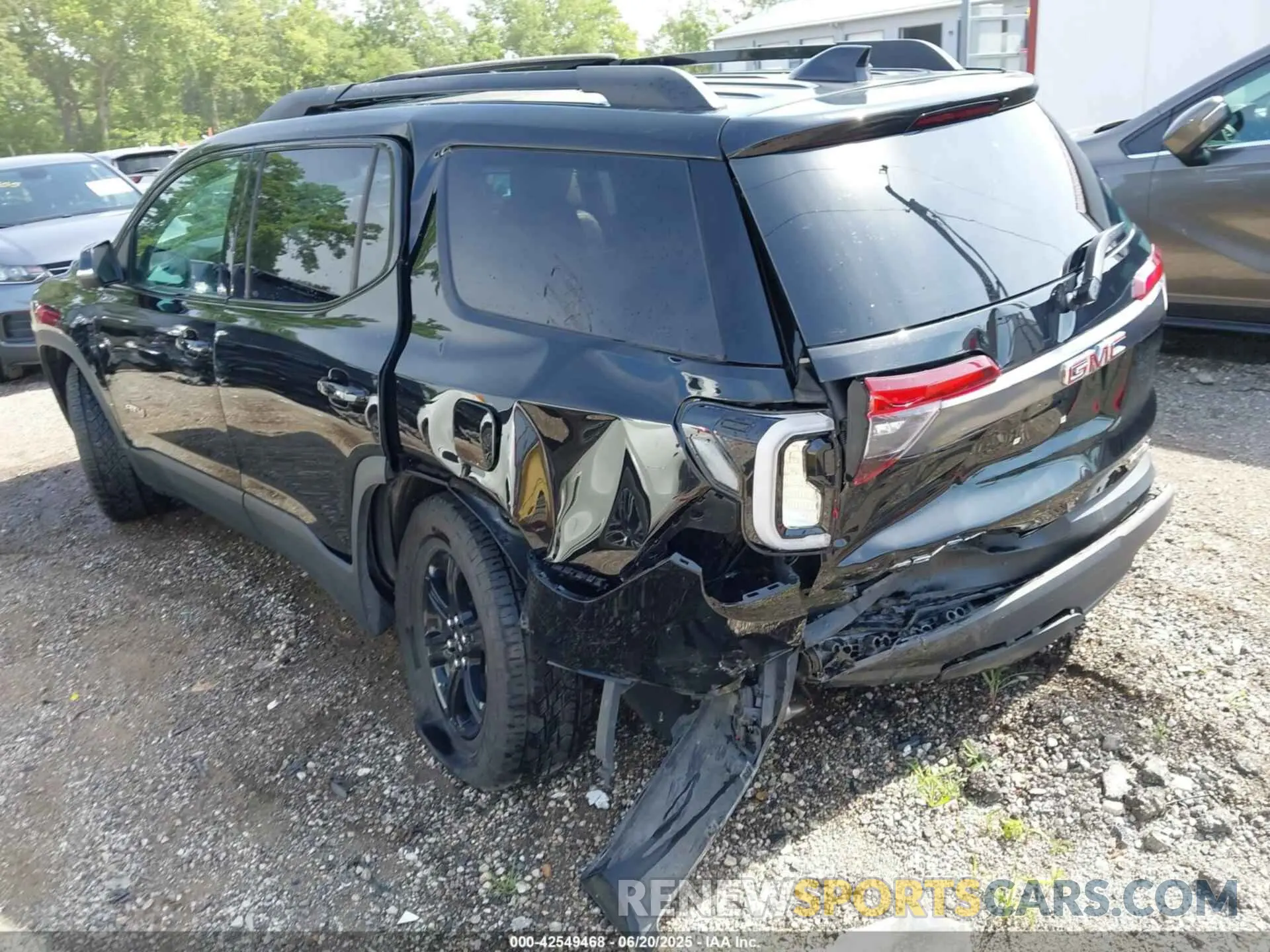 3 Photograph of a damaged car 1GKKNLLS4NZ169101 GMC ACADIA 2022