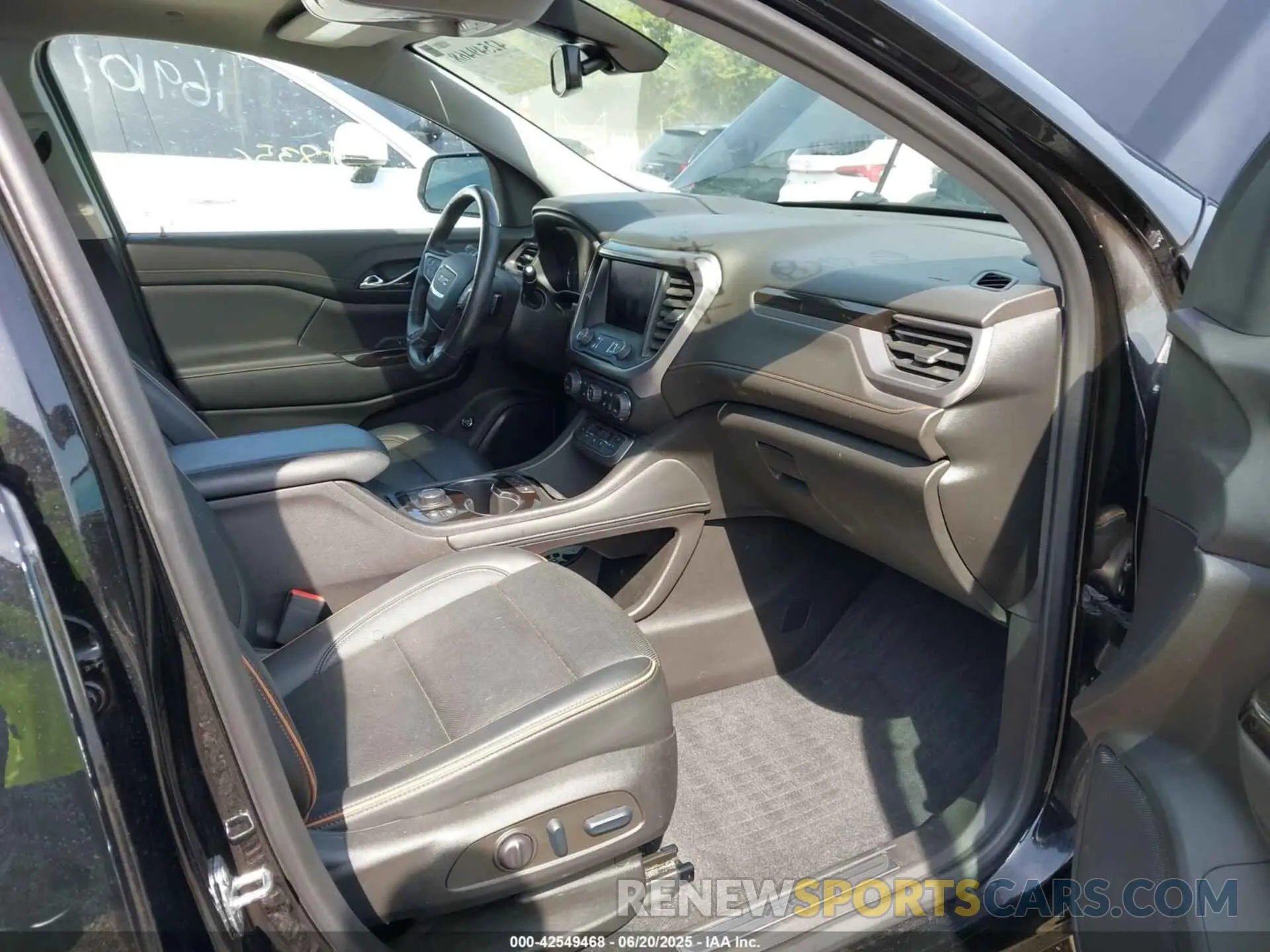 5 Photograph of a damaged car 1GKKNLLS4NZ169101 GMC ACADIA 2022