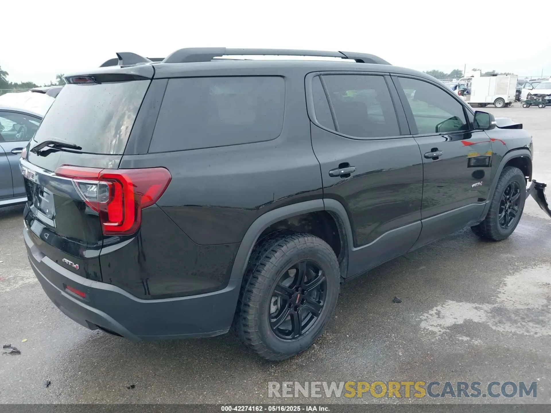 4 Photograph of a damaged car 1GKKNLLS9NZ136305 GMC ACADIA 2022