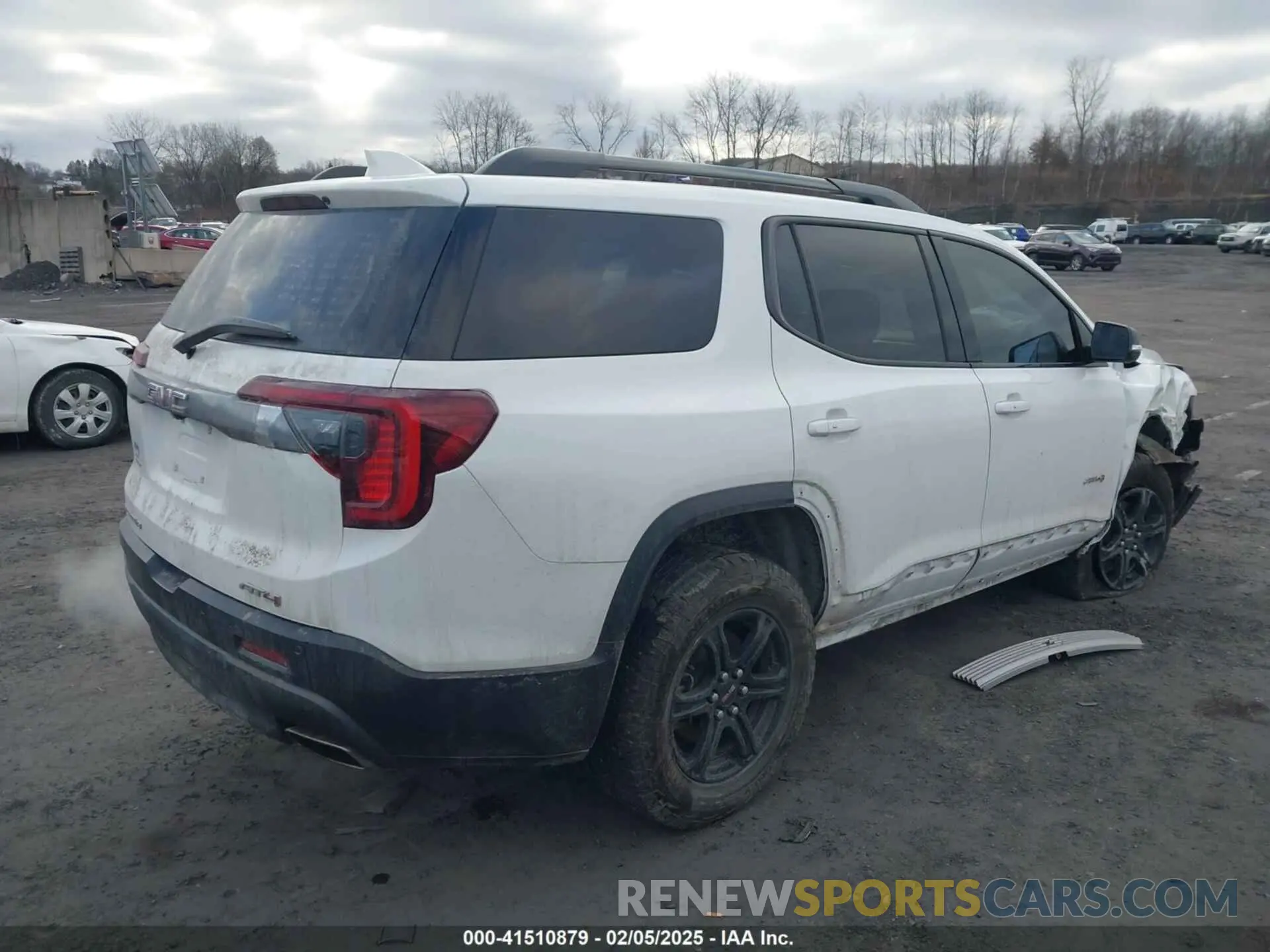 4 Photograph of a damaged car 1GKKNLLS9NZ179770 GMC ACADIA 2022
