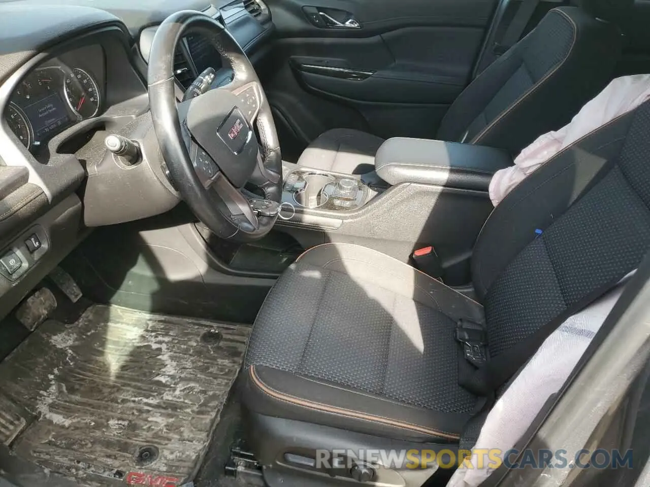 7 Photograph of a damaged car 1GKKNLLSXNZ138581 GMC ACADIA 2022