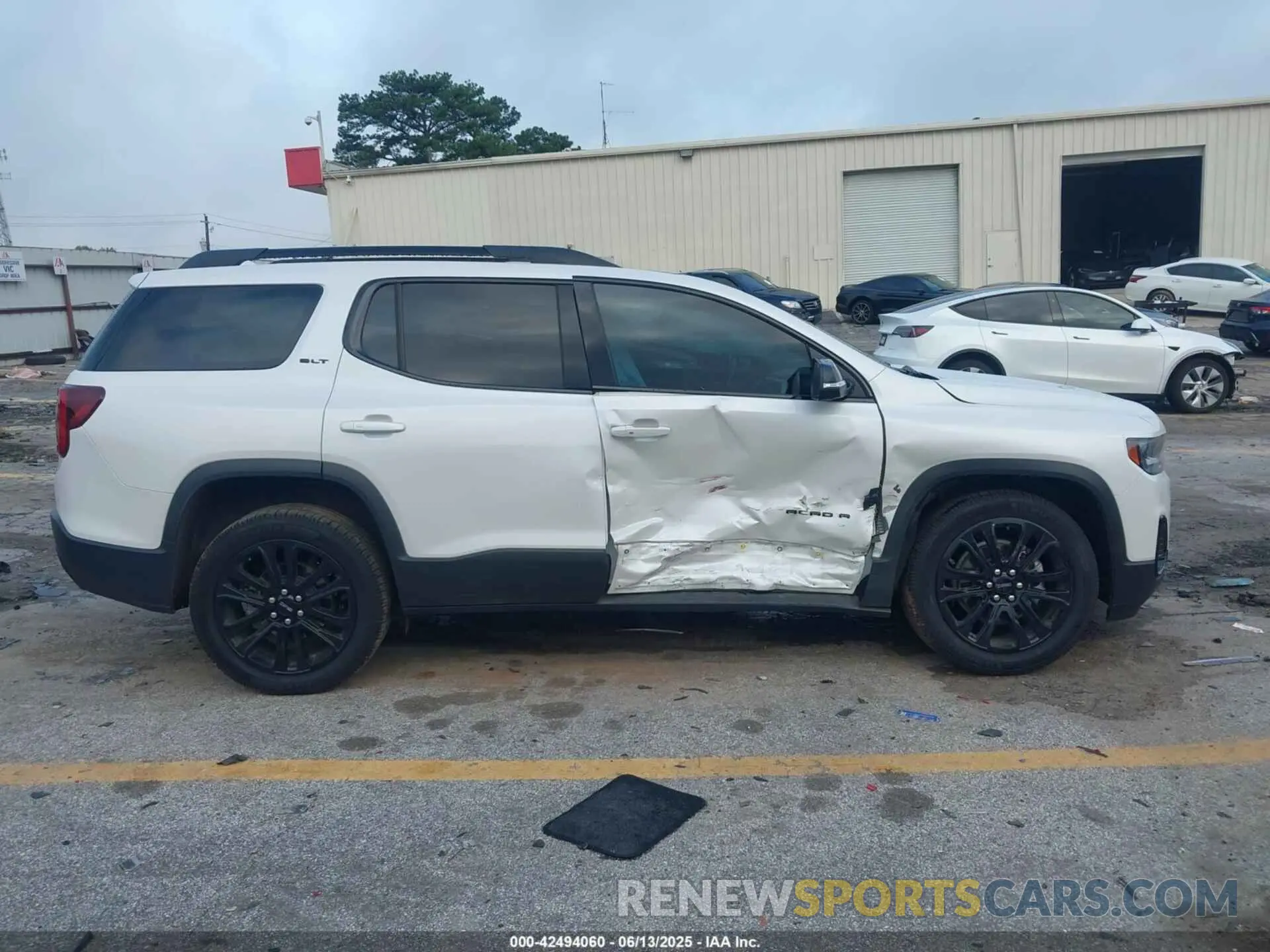 13 Photograph of a damaged car 1GKKNMLS0NZ175371 GMC ACADIA 2022