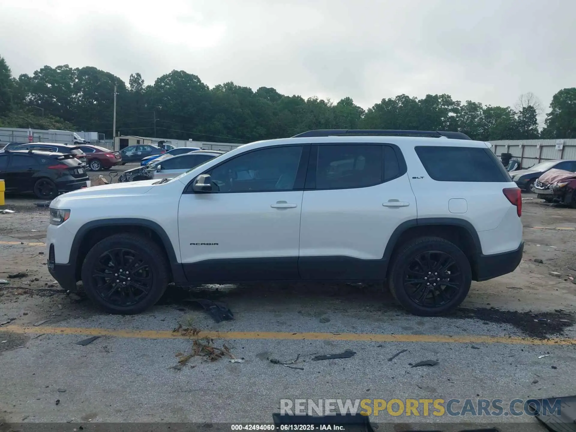 14 Photograph of a damaged car 1GKKNMLS0NZ175371 GMC ACADIA 2022