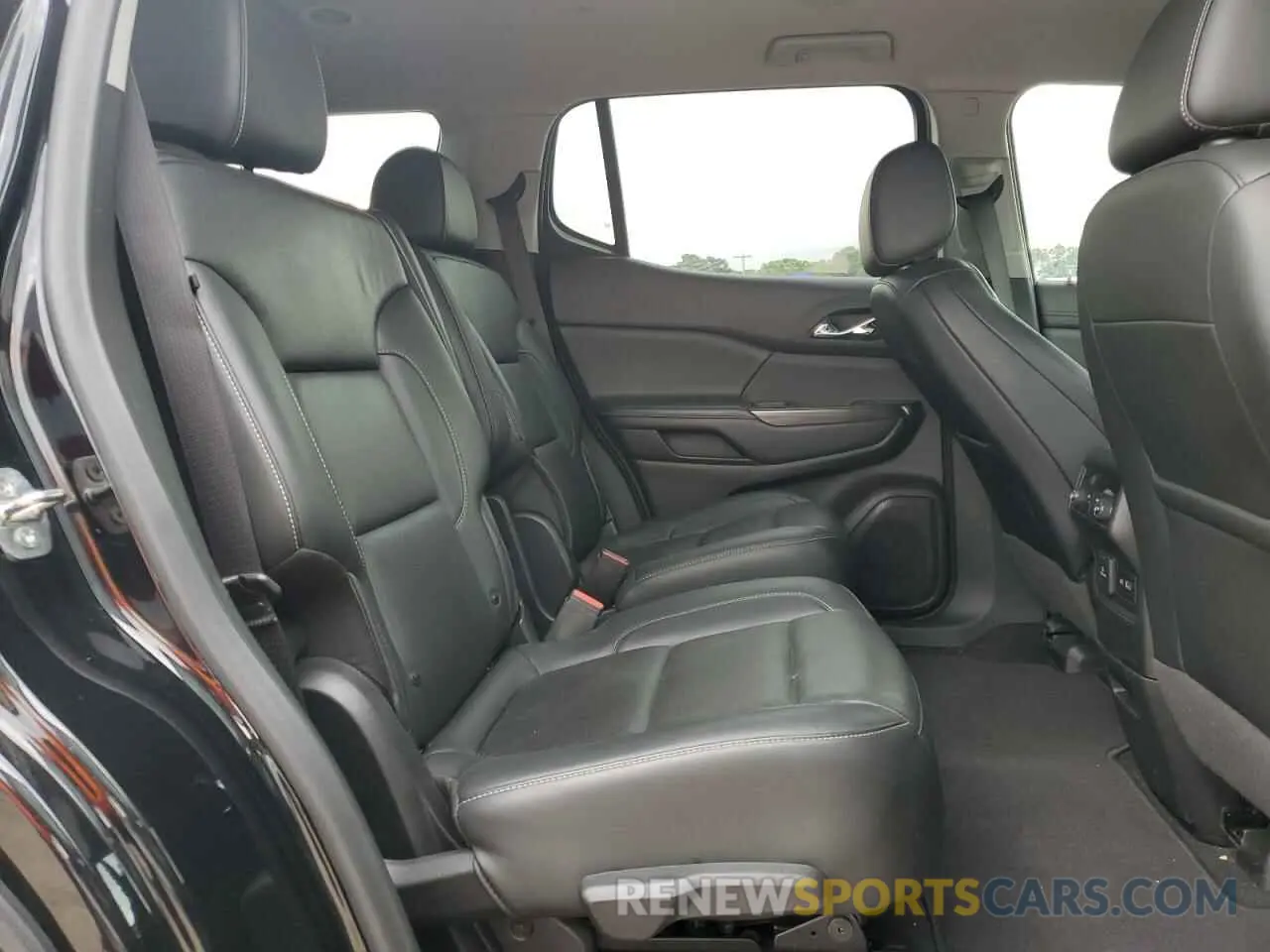 11 Photograph of a damaged car 1GKKNMLS1NZ112912 GMC ACADIA 2022