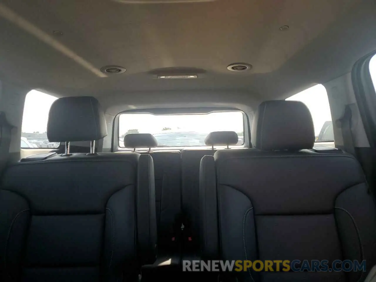 10 Photograph of a damaged car 1GKKNMLS9NZ116075 GMC ACADIA 2022