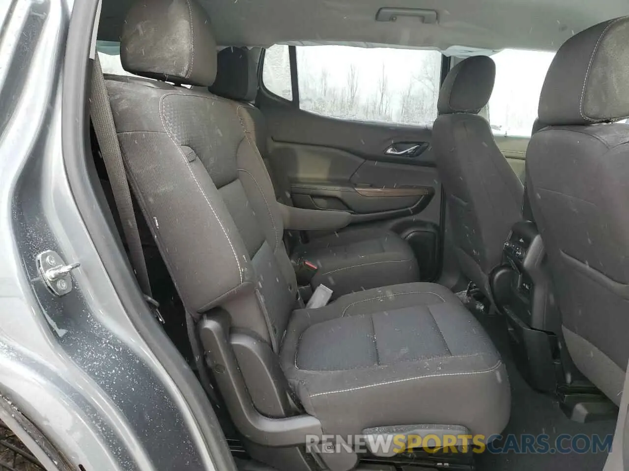 11 Photograph of a damaged car 1GKKNRL45NZ129906 GMC ACADIA 2022