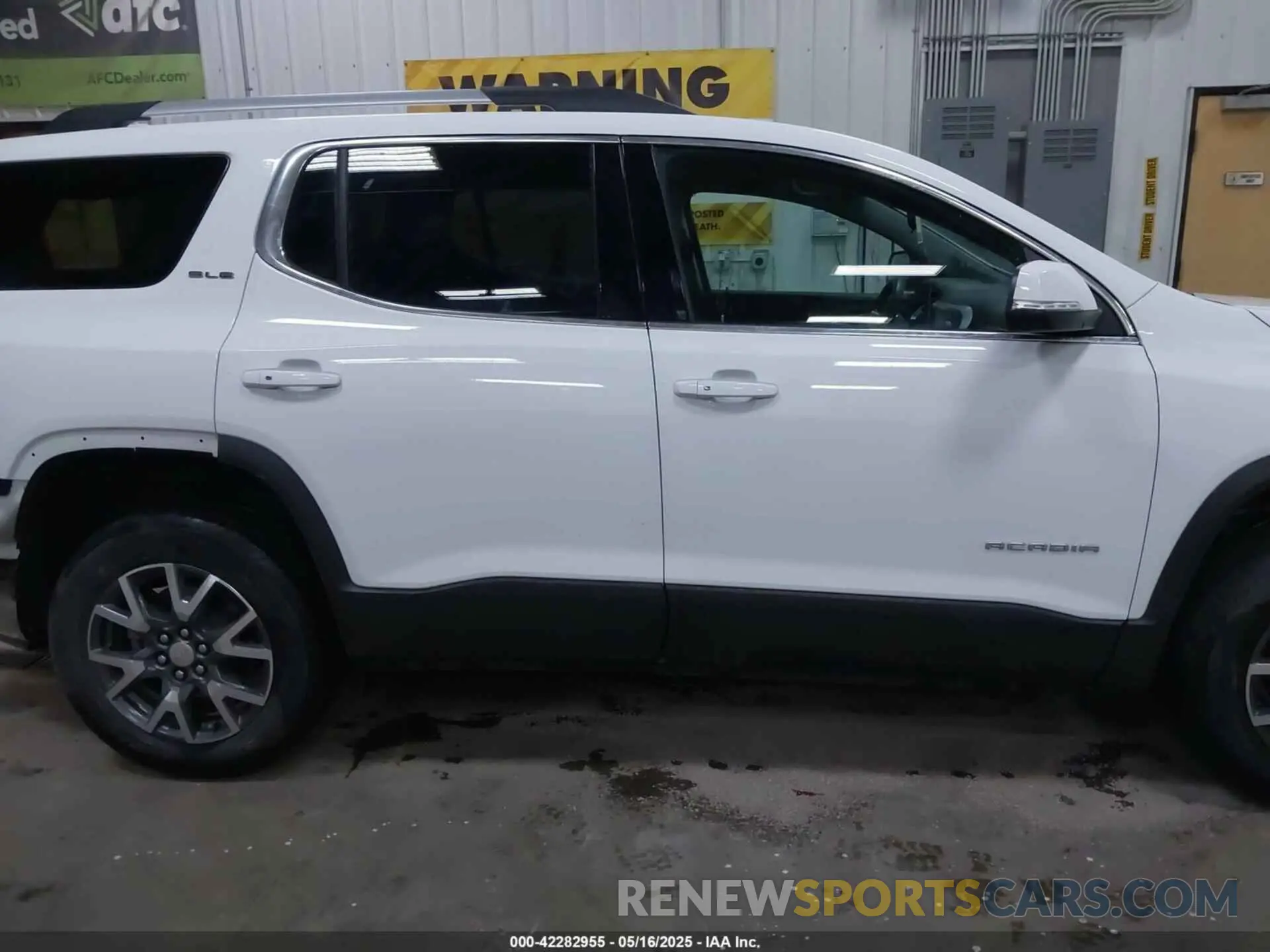 14 Фотография поврежденного автомобиля 1GKKNRL45NZ158256 GMC ACADIA 2022
