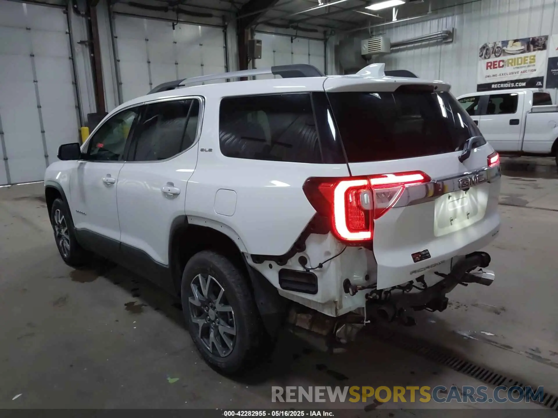 3 Фотография поврежденного автомобиля 1GKKNRL45NZ158256 GMC ACADIA 2022