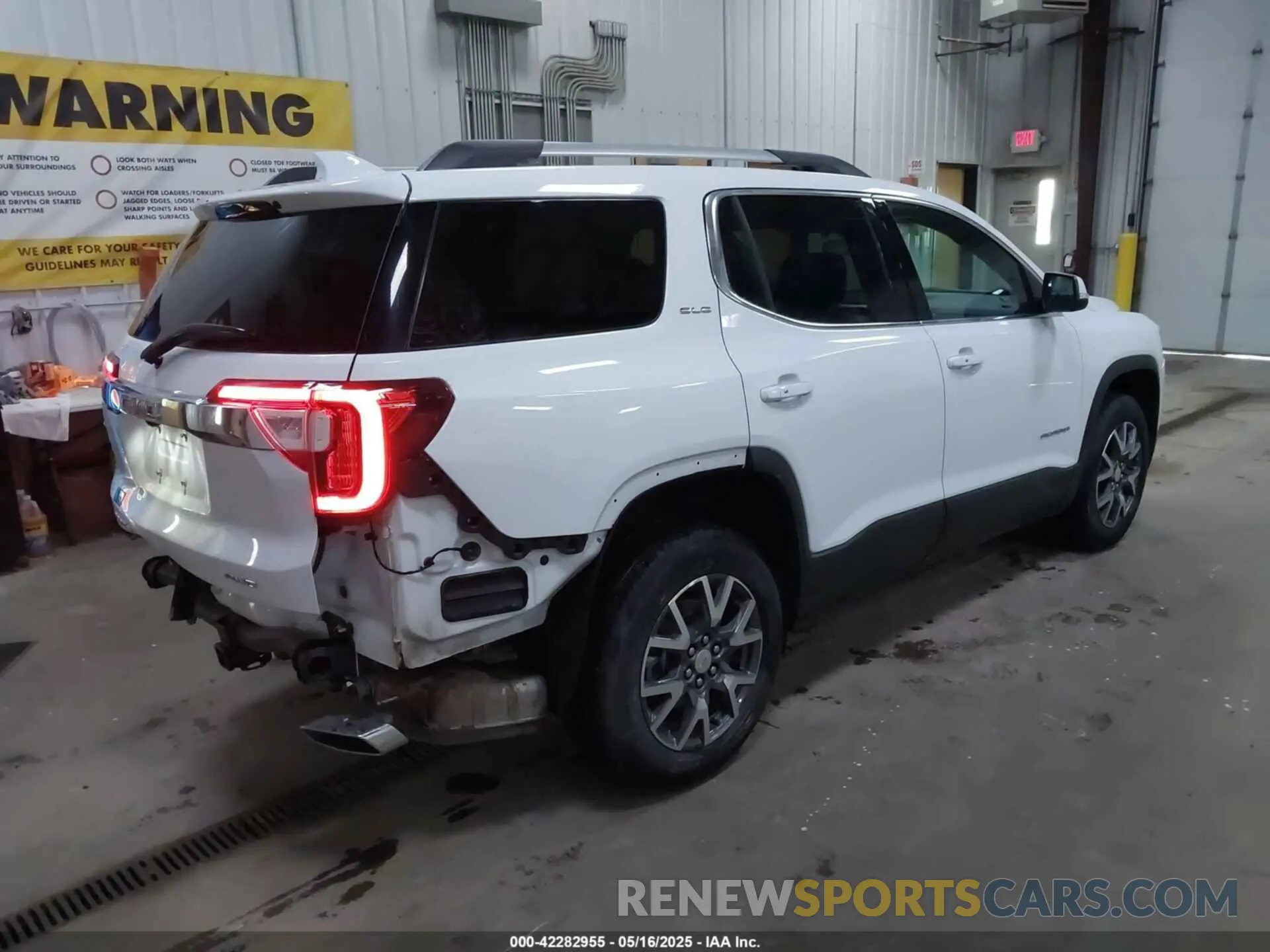 4 Фотография поврежденного автомобиля 1GKKNRL45NZ158256 GMC ACADIA 2022