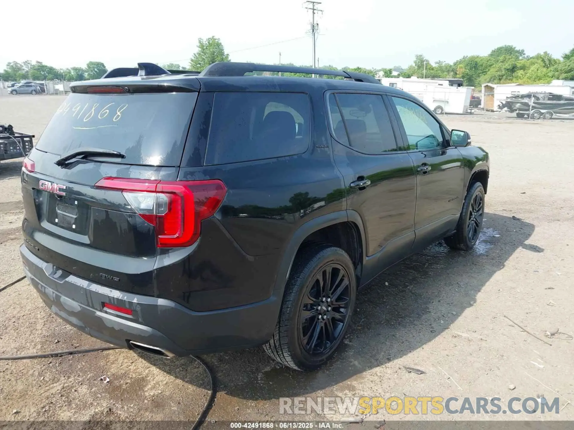 4 Photograph of a damaged car 1GKKNRL46NZ157035 GMC ACADIA 2022