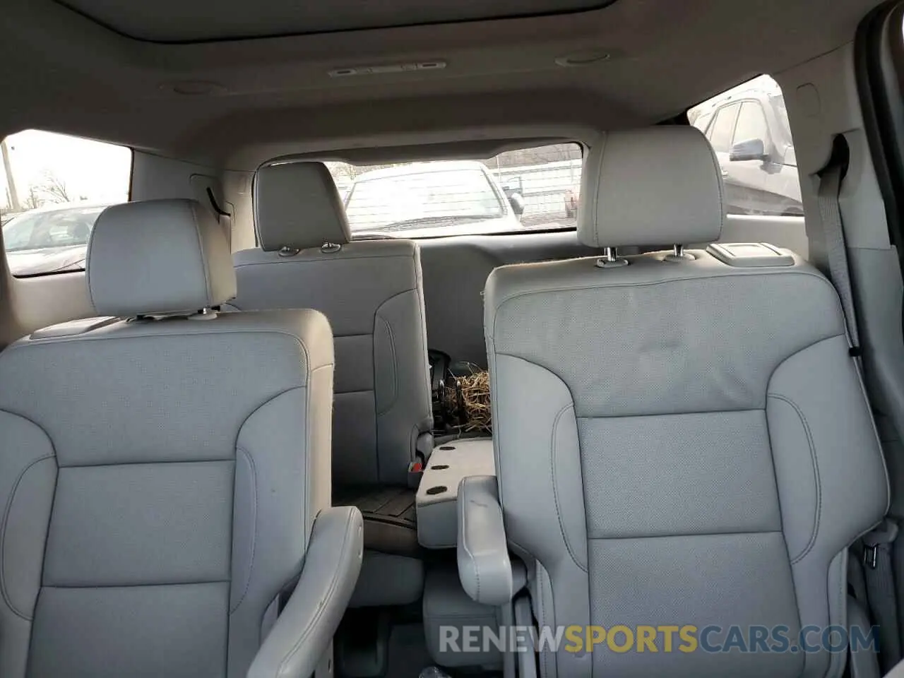 10 Photograph of a damaged car 1GKKNULS6NZ178548 GMC ACADIA 2022