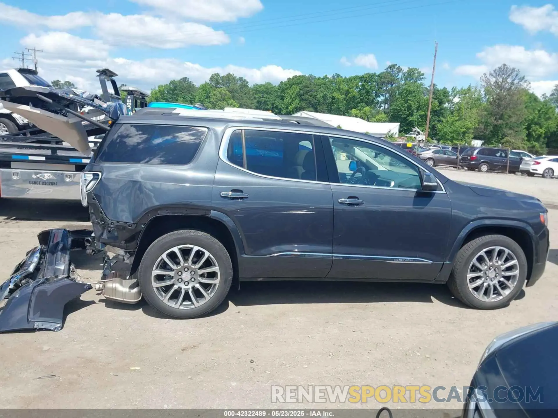 14 Photograph of a damaged car 1GKKNXLS0NZ168843 GMC ACADIA 2022