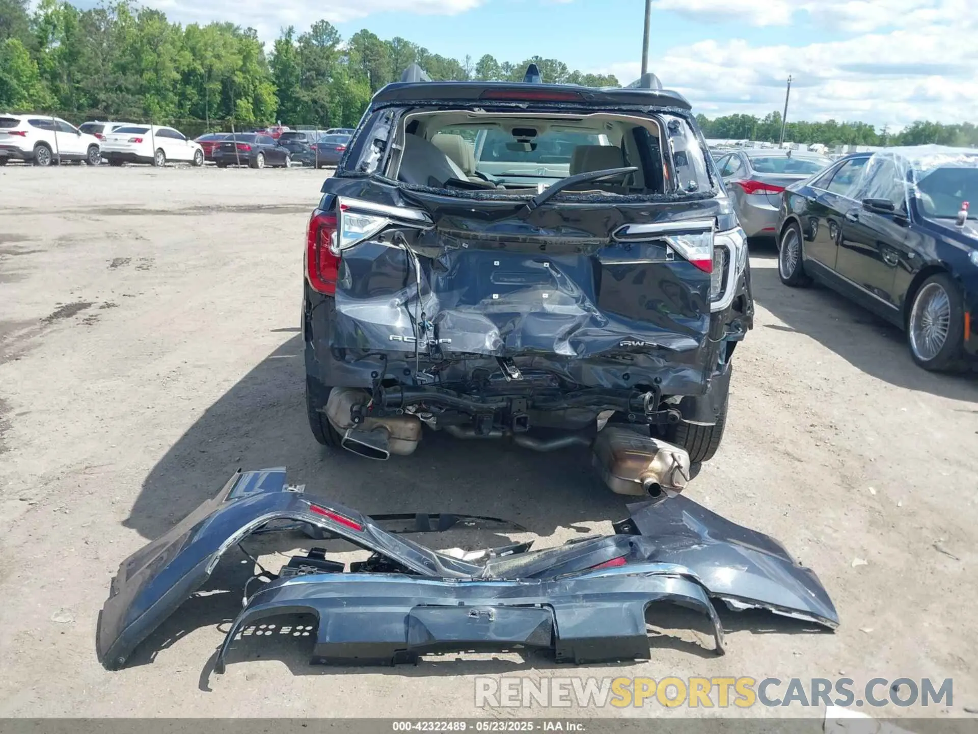 17 Photograph of a damaged car 1GKKNXLS0NZ168843 GMC ACADIA 2022